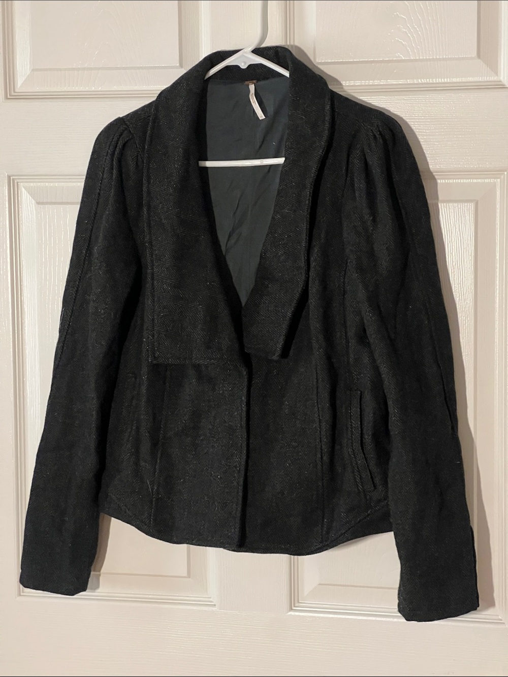 Free People Dark Charcoal Gray Short Blazer Jacket Wool blend Herringbone, Sz 10